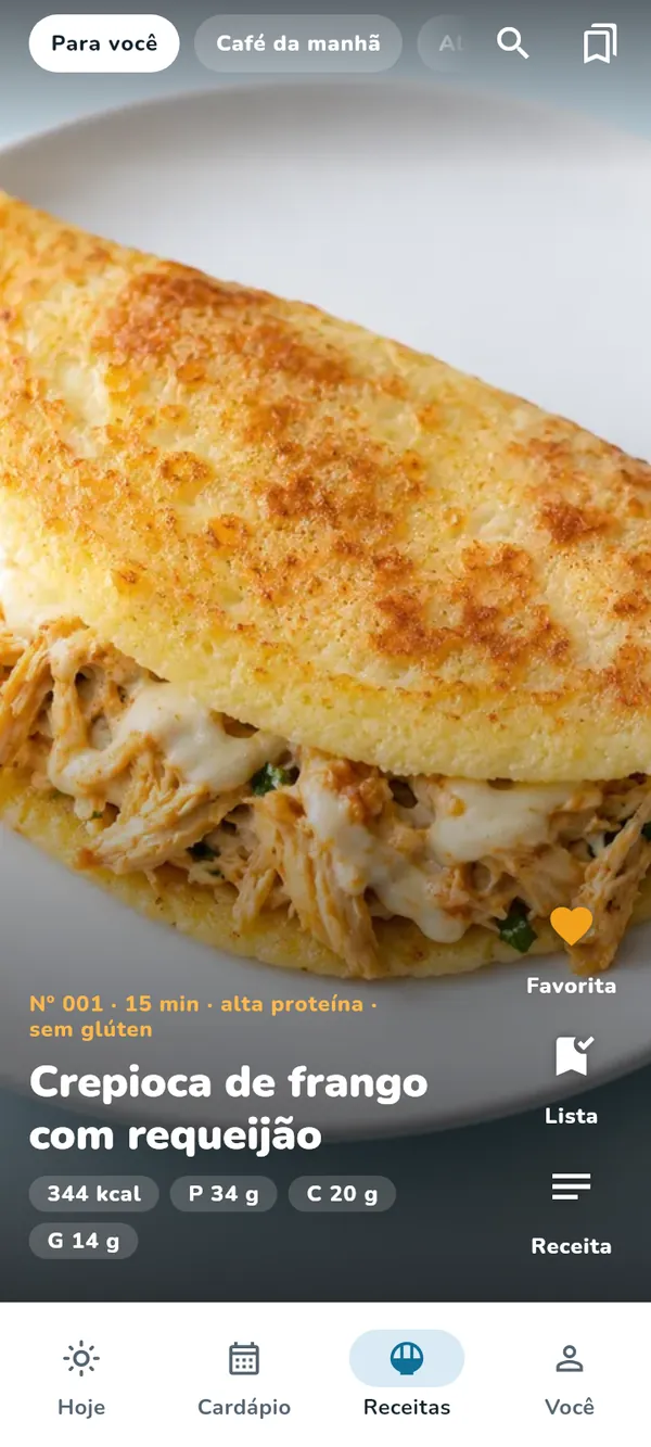 The TemperUp recipe screen: a full-screen photo of recipe No. 001, a chicken crepioca, with 15 min, 344 kcal and 34 g of protein, and the Favorite, List and Recipe buttons. The app is shown in Portuguese.